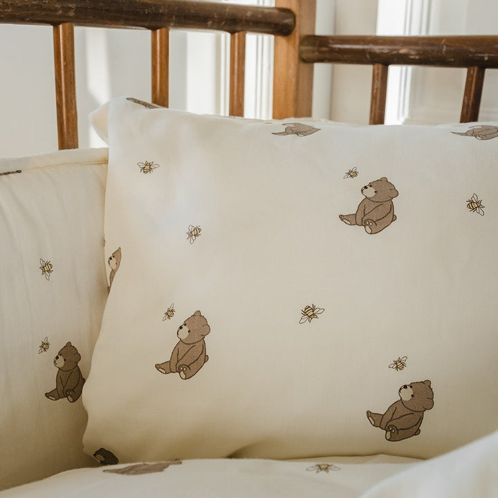 That's Mine Levi sengetøj - Bees and bears - 100% Organic cotton Buy Sovetid||Sengetøj||Alle||Favoritter||personale||Bees and bears||Influencer choice||alt minus sløjfe||NOOS||Del dine øjeblikke here.