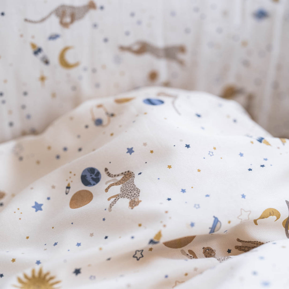 That's Mine Levi sengetøj - Leo espace - 100% Organic cotton Buy Sovetid||Sengetøj||Summer Sale||Alle||Forår og sommer 2025||Udsalg - Sovetid||alt minus sløjfe||Spring25||New in for the boys||Leo Espace||Udsalg - Forår & sommer '25 here.