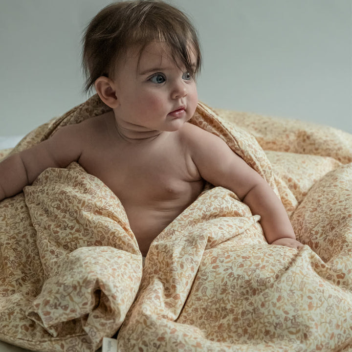 That's Mine Levi sengetøj - Mini Flower rose - 100% Organic cotton Buy Sovetid||Sengetøj||Summer Sale||Alle||Udsalg - Sovetid||alt minus sløjfe||Online exclusive here.