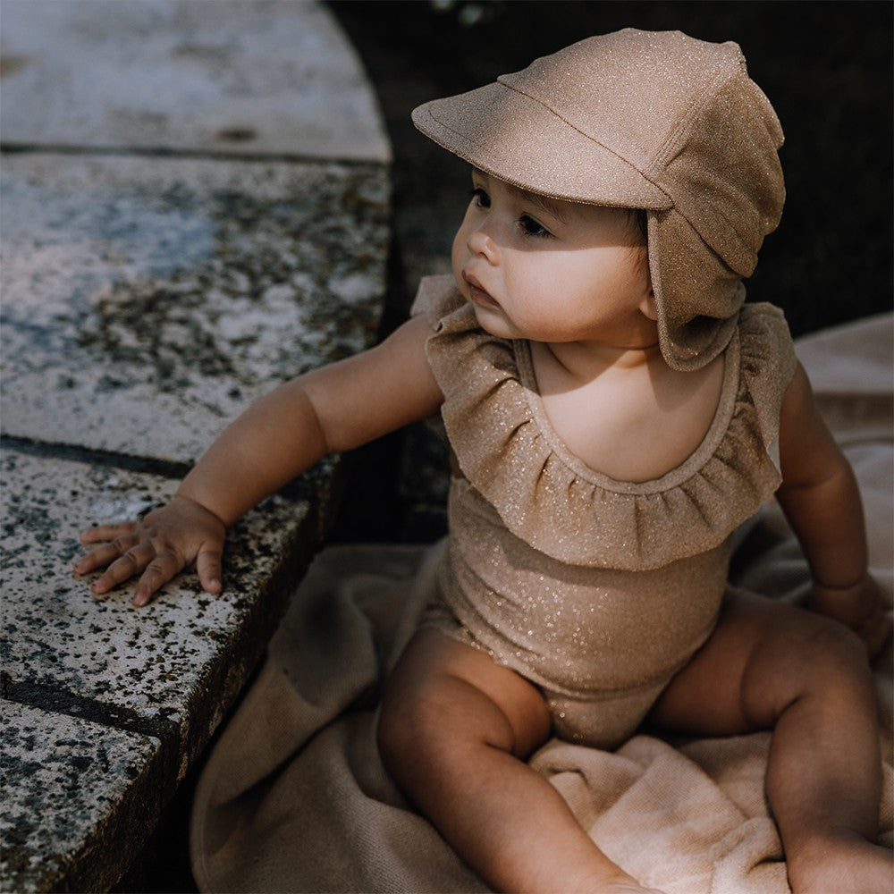 That's Mine Emma UV-hat - Summer glow - 30% Metallic / 65% Nylon / 5% Spandex Buy Tøj||Badetøj||Udsalg||Alle||Forår & sommer '24||Liveshopping d. 11/6||Udsalg - tøj||Liveshopping bundle||alt minus sløjfe||5 for 399||Udsalg - badetøj||mette-sale here.