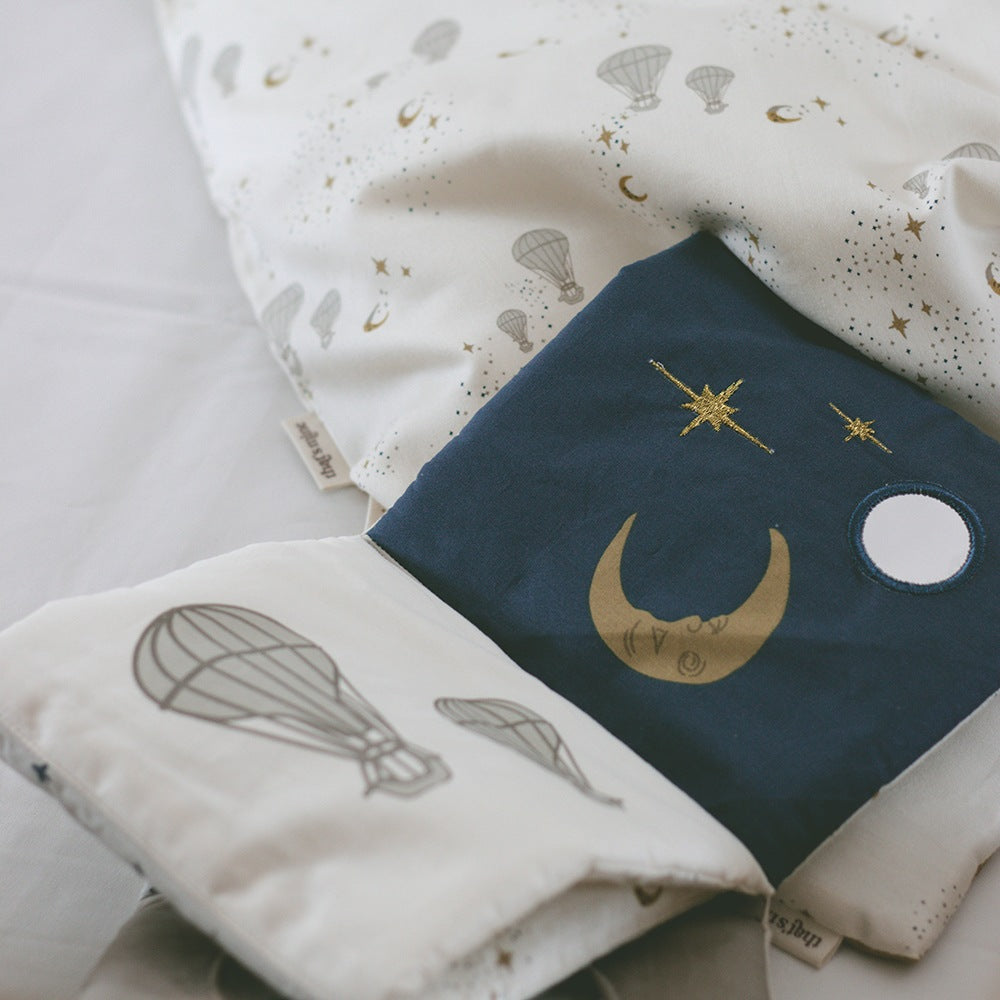 That's Mine Kimmey bog - Air balloon and bear - 100% Organic cotton Buy Legetid||Babylegetøj||Legetøj||Alle||Favoritter||personale||Influencer choice||Gaver mellem 200 - 499 kr.||alt minus sløjfe||NOOS||Püskebundle||mette-sale here.