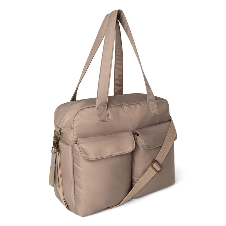 That's Mine Benne pusletaske - Earth brown - Outer: 100% Recycled polyester Lining: 100% Polyester Buy Amning & pusletid||Pusle||Pusletasker||Favoritter||personale||NOOS||Del dine øjeblikke||Rejseklar here.