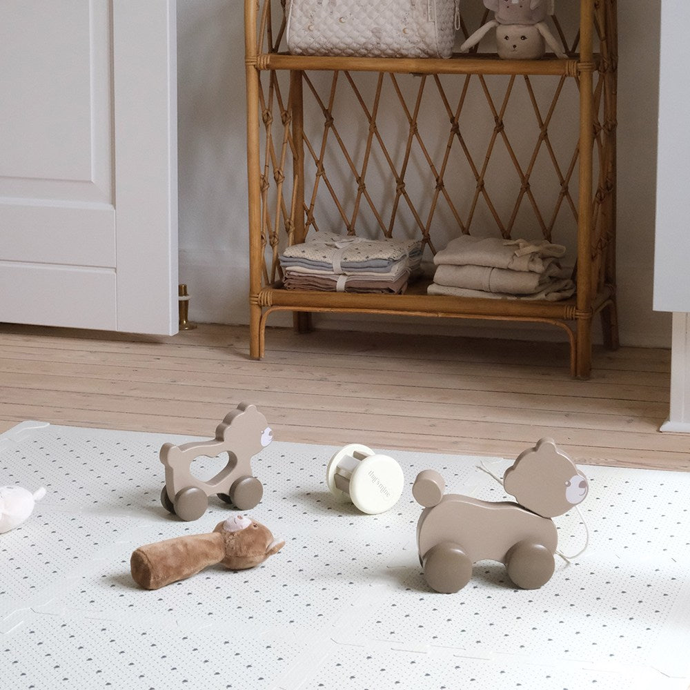 That's Mine Tracy trækdyr - Bear - 75% MDF / 15% Schima wood / 5% Cotton / 5% Galvanized iron Buy Legetid||Legetøj||Trælegetøj||Alle||Favoritter||personale||Gaver under 200 kr.||alt minus sløjfe||NOOS||mette-sale here.