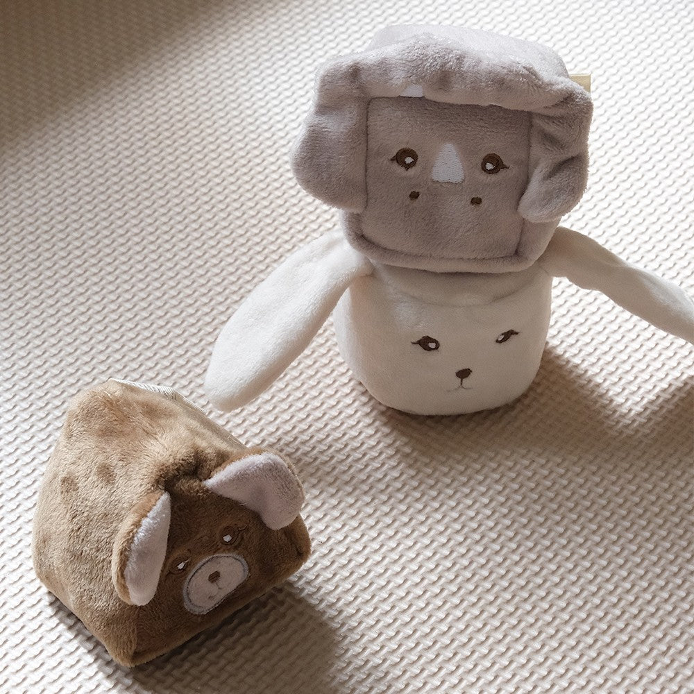 That's Mine Sadie stableblokke - Dino, bear and bunny - 60% Polyester / 40% Plastic particles Buy Legetid||Legetøj||Aktivitetslegetøj||Alle||Favoritter||personale||Gaver under 200 kr.||alt minus sløjfe||NOOS||mette-sale||Dinosaurtøj & kostumer here.