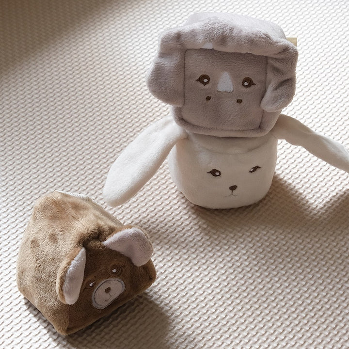 That's Mine Sadie stableblokke - Dino, bear and bunny - 60% Polyester / 40% Plastic particles Buy Legetid||Legetøj||Aktivitetslegetøj||Alle||Favoritter||personale||Gaver under 200 kr.||alt minus sløjfe||NOOS||mette-sale||Dinosaurtøj & kostumer here.