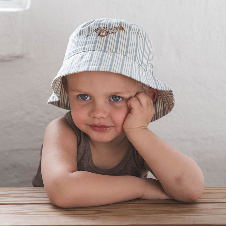 That's Mine Cian hat - Classic blue - 100% Organic cotton Buy Tøj||Hatte||Accessories||Summer Sale||Alle||Udsalg - tøj||Forür og sommer 2025||alt minus sløjfe||Spring25||New in for the boys||Classic blue||Leo Espace||Rejseklar||Udsalg - Forür & sommer '25||Summer Bundle||August bundle||mette-sale here.