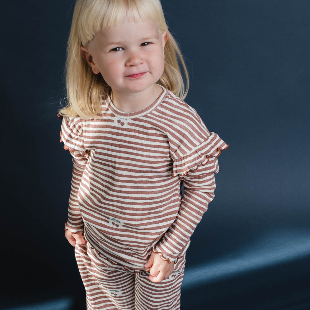 That's Mine Jamilla blouse - Love berry stripe - 95% Organic cotton / 5% Elastane Buy Tøj||Overdele||Bluser||Alle||personale||Efterår & vinter 2025||alt minus sløjfe||mette-sale||Love berry||drop 1 aw25 here.