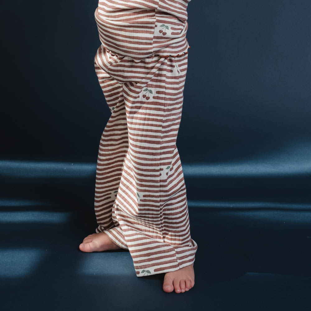 That's Mine Juliane pants - Love berry stripe - 95% Organic cotton / 5% Elastane Buy Tøj||Bukser||Bukser & shorts||Alle||personale||Efterår & vinter 2025||alt minus sløjfe||mette-sale||Love berry||drop 1 aw25 here.