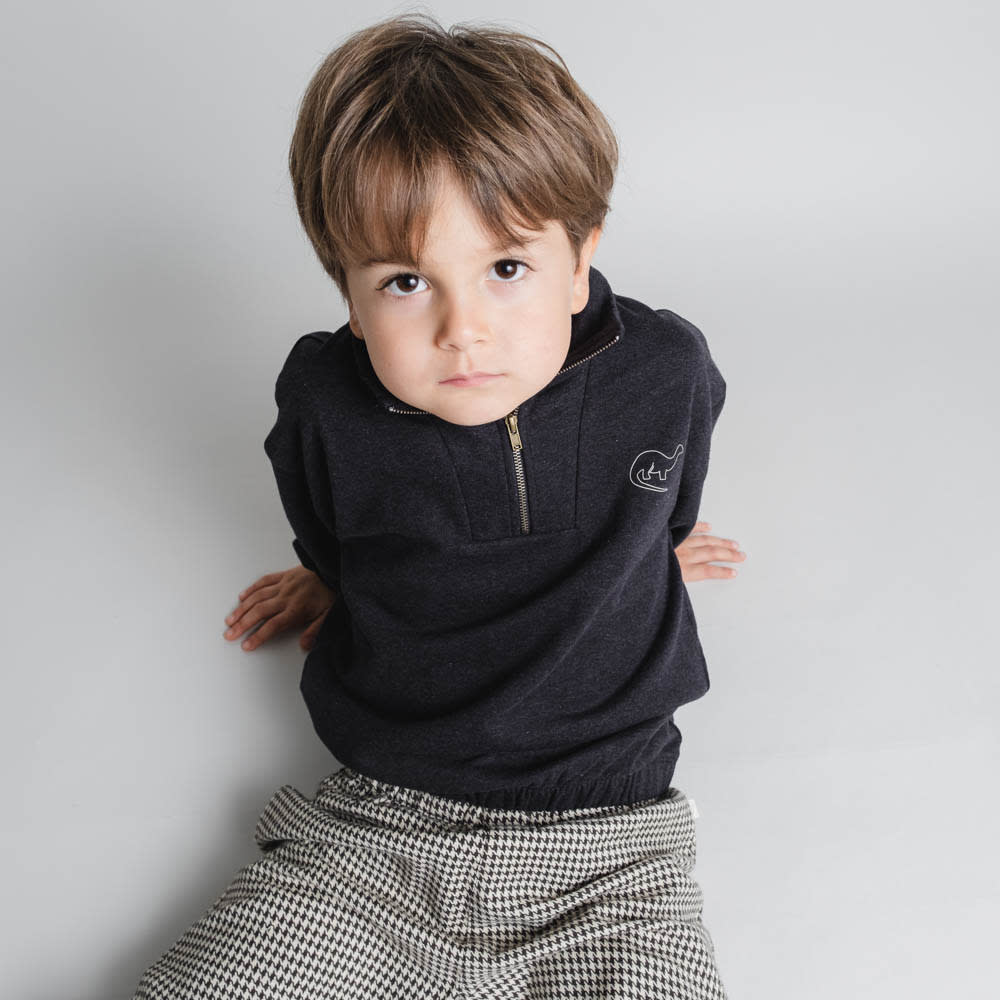That's Mine Julius sweatshirt - Raven - 95% Organic cotton / 5% Elastane Buy Tøj||Overdele||Sweatshirts||Alle||personale||Efterür & vinter 2025||alt minus sløjfe||SweatsÌt||mette-sale||drop 1 aw25 here.