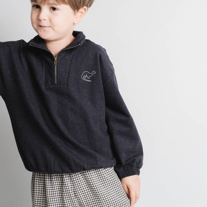 That's Mine Julius sweatshirt - Raven - 95% Organic cotton / 5% Elastane Buy Tøj||Overdele||Sweatshirts||Alle||personale||Efterür & vinter 2025||alt minus sløjfe||SweatsÌt||mette-sale||drop 1 aw25 here.