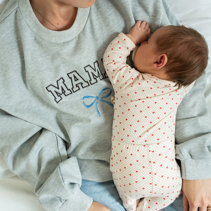 That's Mine Auguste sweatshirt - Mama - 100% cotton Buy Tøj||Overdele||Sweatshirts||Alle||personale||Efterür & vinter 2025||alt minus sløjfe||SweatsÌt||mette-sale||drop 1 aw25 here.