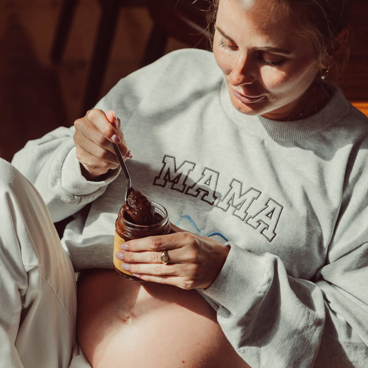 That's Mine Auguste sweatshirt - Mama - 100% cotton Buy Tøj||Overdele||Sweatshirts||Alle||personale||Efterür & vinter 2025||alt minus sløjfe||SweatsÌt||mette-sale||drop 1 aw25 here.