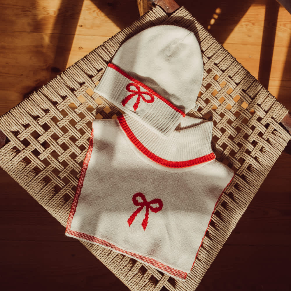 That's Mine Louise neckwarmer - Almond peach - 100% Organic cotton Buy Tøj||Overdele||Strik||Alle||personale||Efterür & vinter 2025||alt minus sløjfe||mette-sale||drop 1 aw25 here.