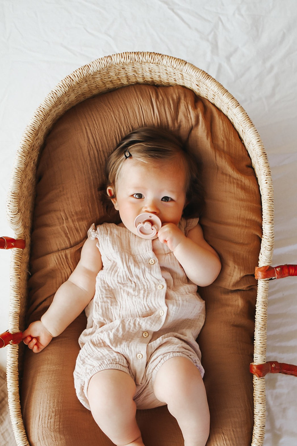 That's Mine Stræklagen babynest - Golden mist - 100% Organic cotton Buy Sovetid||Babynests||Summer Sale||Alle||Udsalg - Sovetid||alt minus sløjfe||5 for 399||mette-sale here.