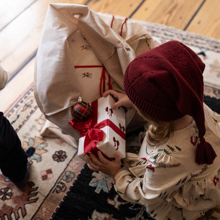 That's Mine Noel nissehue - Rhubarb - 100% Organic cotton Buy Alle||personale||Jul||alt minus sløjfe||Püskebundle||mette-sale||Winter 2025 here.