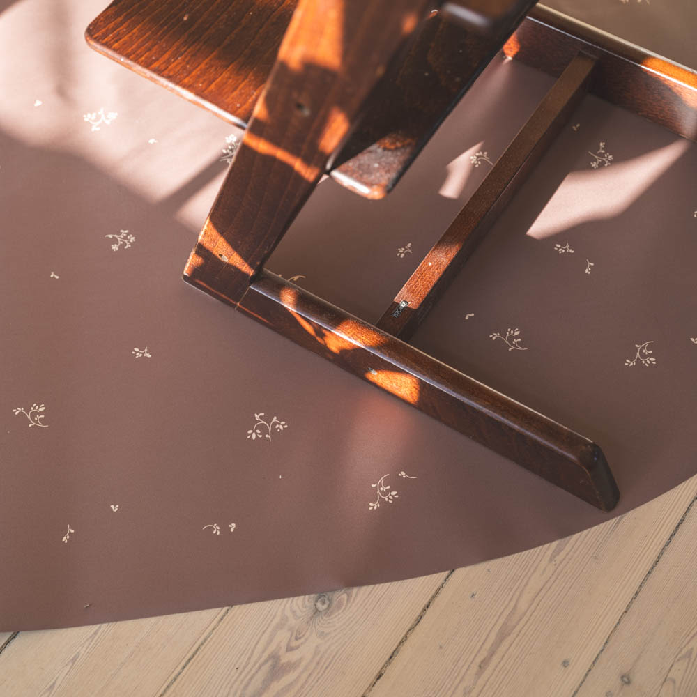 That's Mine Stoleunderlag - Secret garden cocoa - 100% Vinyl Buy Bolig & udstyr||Spisetid||Stoleunderlag||Summer Sale||Alle||LIVESHOPPING D.2/5||3 for 2||Dream black week||alt minus sløjfe||Udsalg - spisetid||mette-sale here.