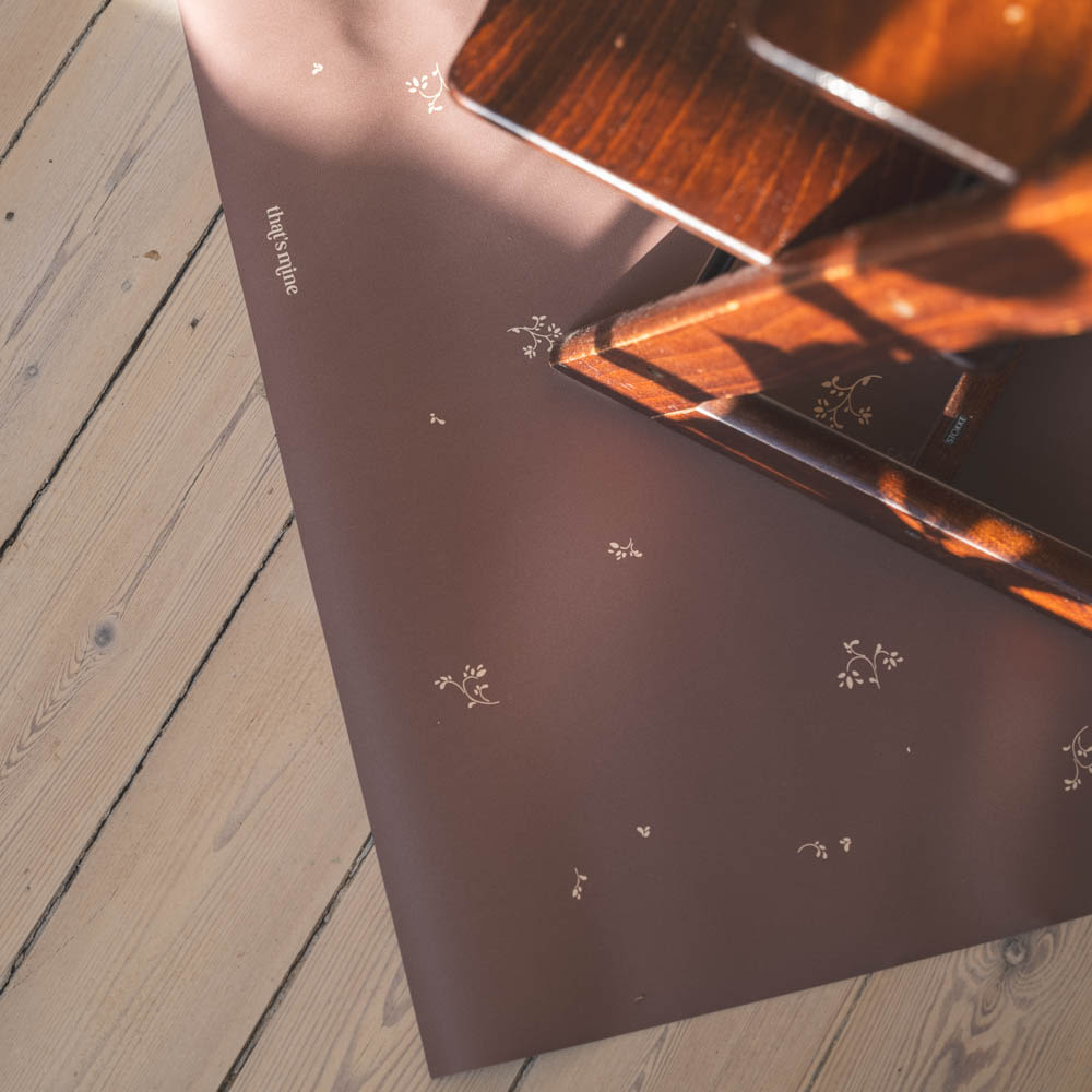That's Mine Stoleunderlag - Secret garden cocoa - 100% Vinyl Buy Bolig & udstyr||Spisetid||Stoleunderlag||Summer Sale||Alle||LIVESHOPPING D.2/5||3 for 2||Dream black week||alt minus sløjfe||Udsalg - spisetid||mette-sale here.