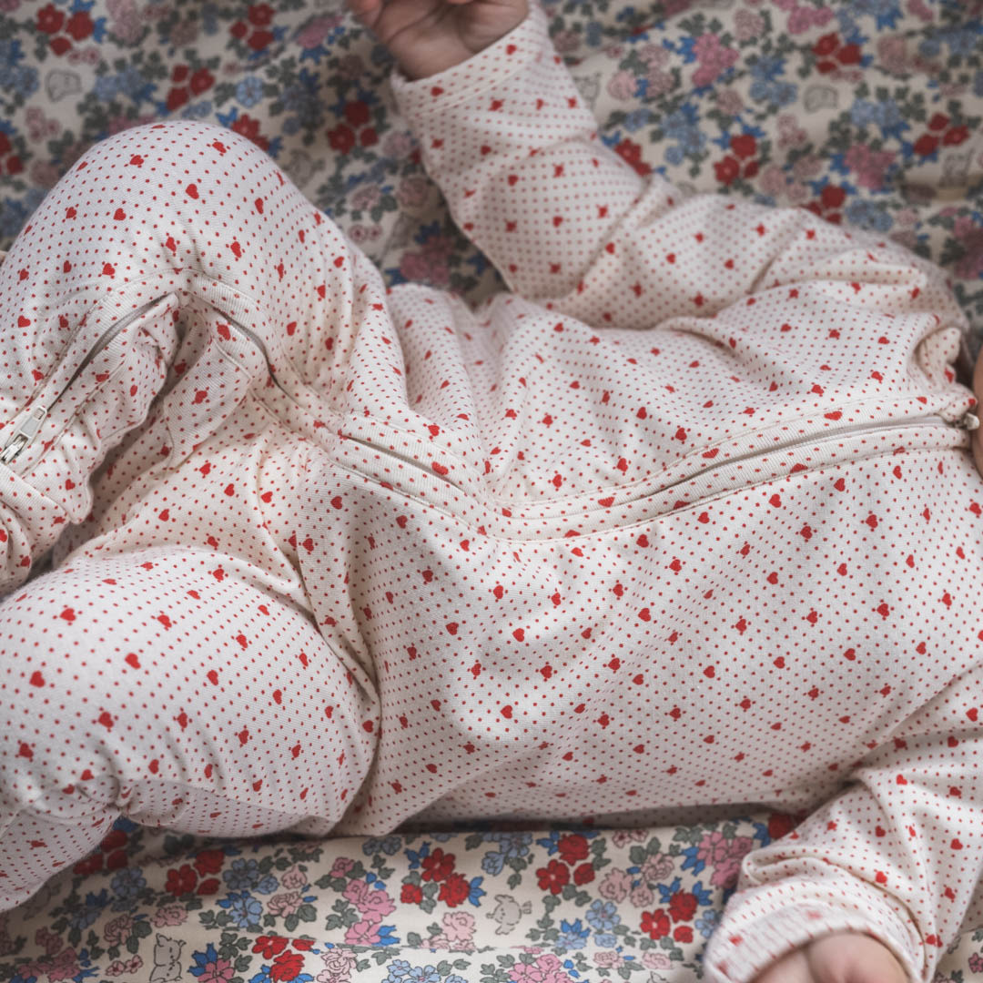 That's Mine Elliotte onesie - Lots of love red - 48% Organic cotton / 47% Modal / 5% Elastane Buy Tøj||Overdele||Onesies||Summer Sale||Alle||Basics||Udsalg - tøj||Forår og sommer 2025||alt minus sløjfe||Spring25||Lots of love red||Udsalg - Forår & sommer '25||Summer Bundle||mette-sale here.