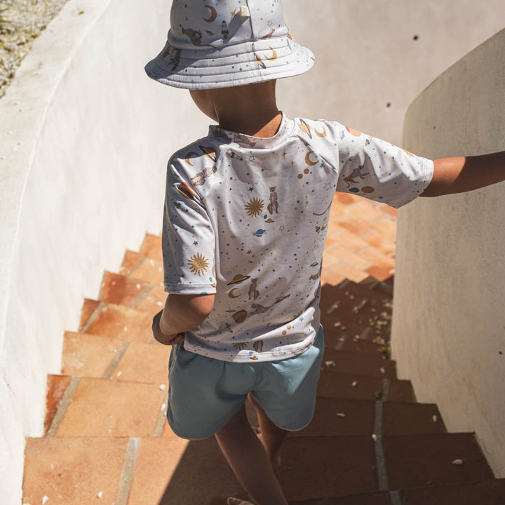 That's Mine Sami UV bade t-shirt - Leo espace - 85% Recycle polyester / 15% Elastane Buy Tøj||Badetøj||Udsalg||Alle||Udsalg - tøj||Forår og sommer 2025||alt minus sløjfe||Spring25||New in for the boys||Leo Espace||Udsalg - Forår & sommer '25||Udsalg - badetøj||Summer Bundle||mette-sale here.