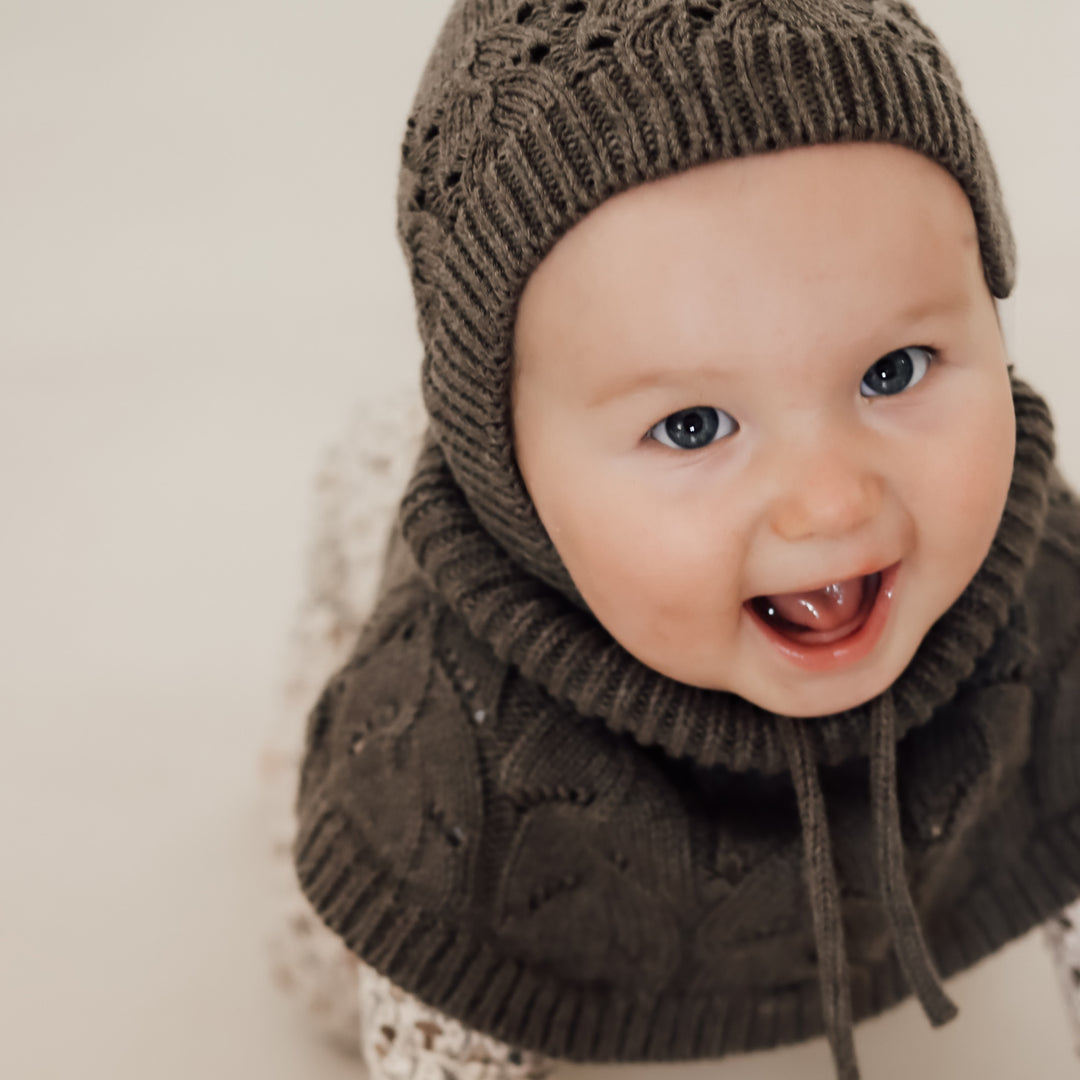 That's Mine Bonnette strikket pointelle hjelm - Earth brown melange - 100% Organic cotton Buy Tøj||Overdele||Strik||Summer Sale||Alle||Tøjbundle||Udsalg - tøj||alt minus sløjfe||5 for 399||Brown melange||mette-sale here.