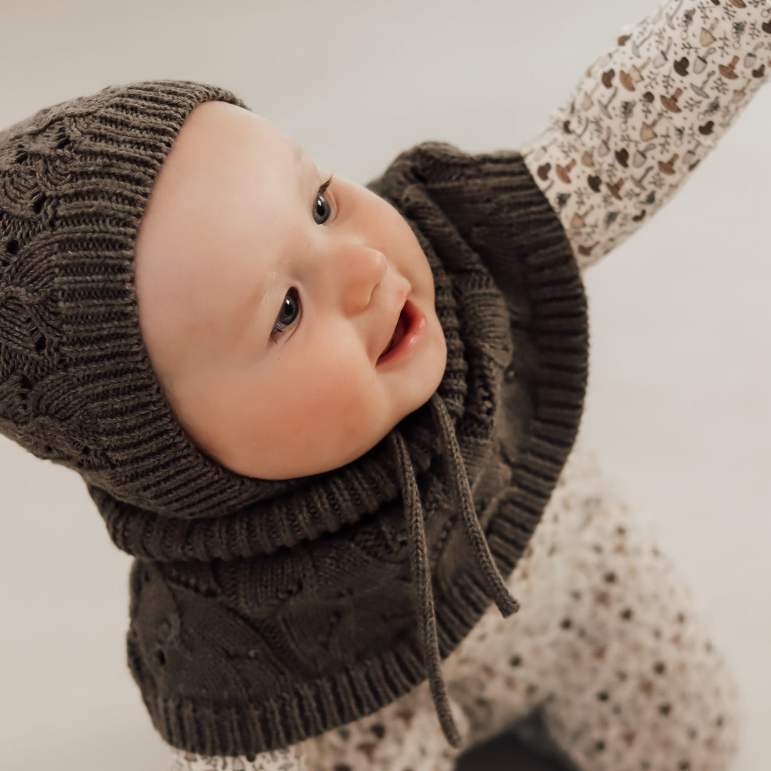 That's Mine Bonnette strikket pointelle hjelm - Earth brown melange - 100% Organic cotton Buy Tøj||Overdele||Strik||Summer Sale||Alle||Tøjbundle||Udsalg - tøj||alt minus sløjfe||5 for 399||Brown melange||mette-sale here.