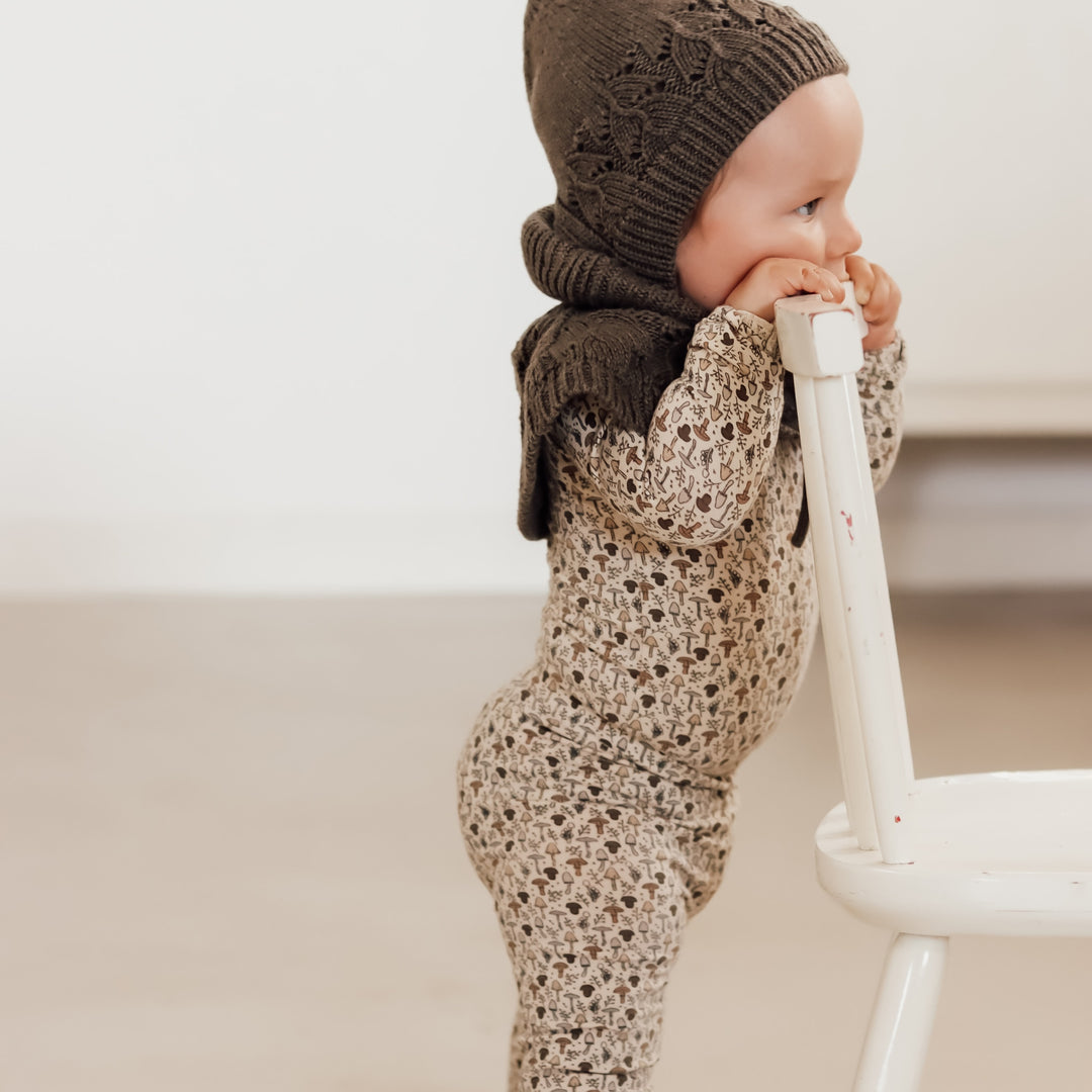 That's Mine Bonnette strikket pointelle hjelm - Earth brown melange - 100% Organic cotton Buy Tøj||Overdele||Strik||Summer Sale||Alle||Tøjbundle||Udsalg - tøj||alt minus sløjfe||5 for 399||Brown melange||mette-sale here.