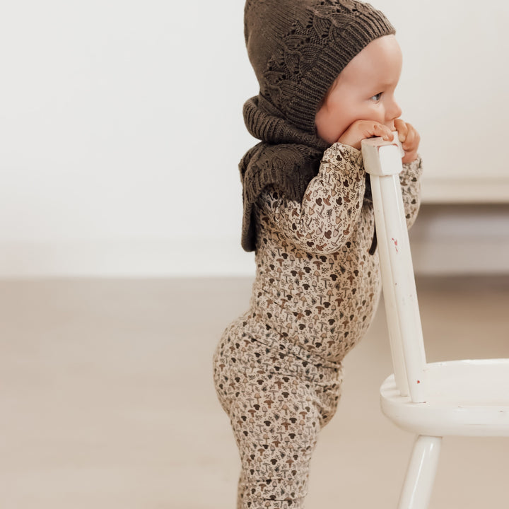That's Mine Bonnette strikket pointelle hjelm - Earth brown melange - 100% Organic cotton Buy Tøj||Overdele||Strik||Summer Sale||Alle||Tøjbundle||Udsalg - tøj||alt minus sløjfe||5 for 399||Brown melange||mette-sale here.