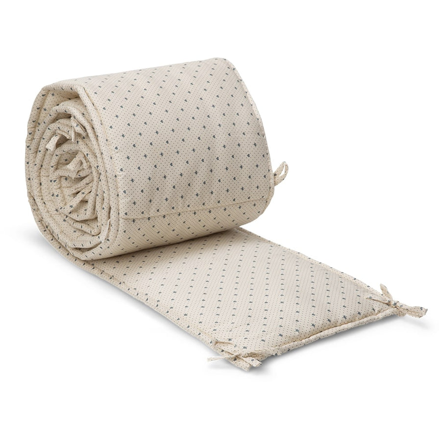 That's Mine Lotus bed bumper - Lots of love sky - 65% Organic cotton / 35% Recycled polyester Buy Sovetid||Sengerande||Favoritter||personale||EfterÄr 2024||Lots of love here.