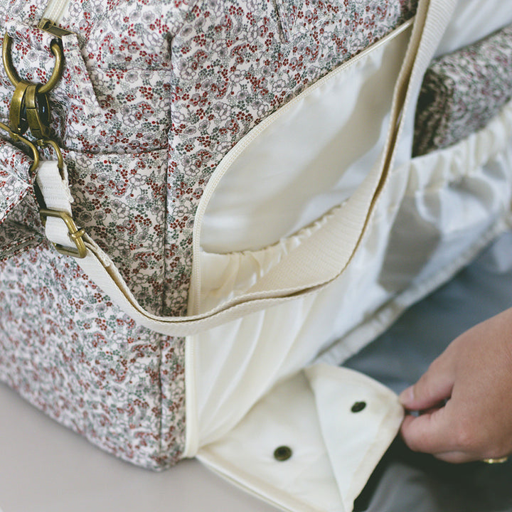 That's Mine Benne pusletaske - Bouquet rouge - Outer: 100% Recycled polyester Lining: 100% Polyester Buy Amning & pusletid||Pusle||Pusletasker||Nyheder||Alle||ForÄr & sommer '24||personale||Bouquet rouge||Influencer choice||alt minus slÞjfe||mette-sale here.