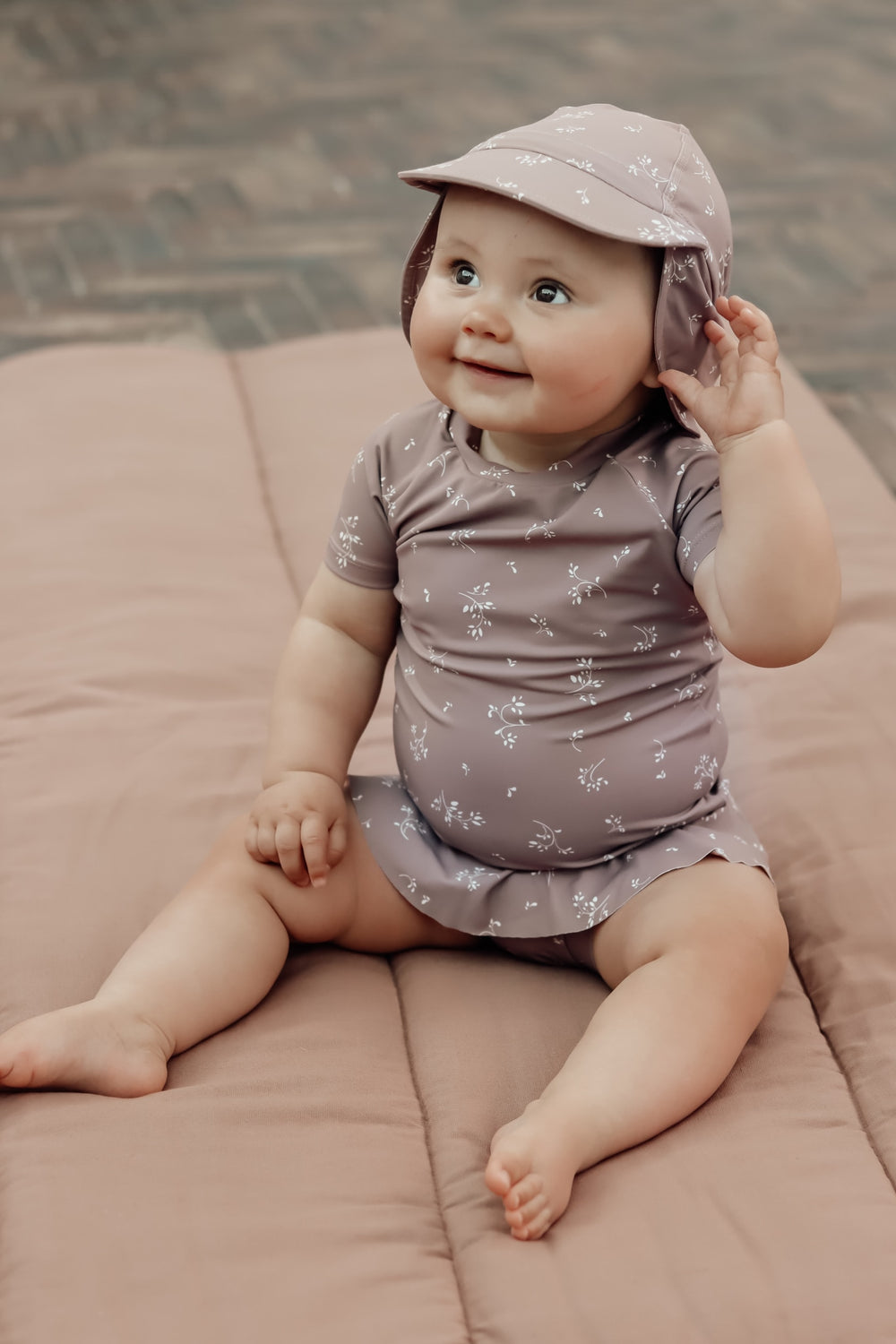 That's Mine Sasha UV bade t-shirt - Secret garden cocoa - 100% Recycled polyester / UV 50+ Buy Tøj||Badetøj||Summer Sale||Alle||LIVESHOPPING D.2/5||Tøjbundle||Udsalg - tøj||Liveshopping bundle||alt minus sløjfe||5 for 399||5 for 399 - kæmpe bundle!||Påskebundle||Udsalg - badetøj||Summer Bundle||August bundle||mette-sale here.