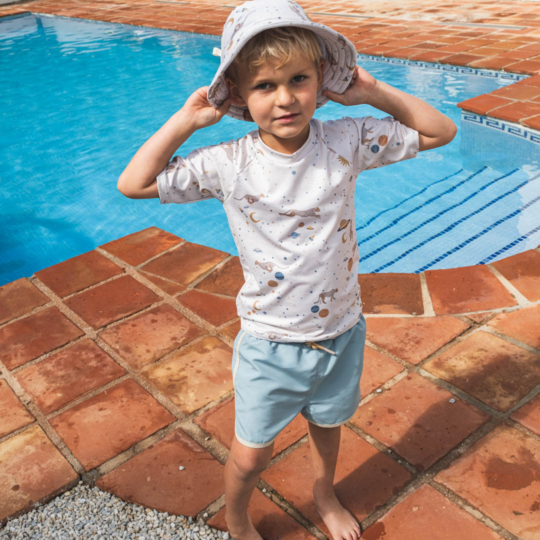 That's Mine Sami UV bade t-shirt - Leo espace - 85% Recycle polyester / 15% Elastane Buy Tøj||Badetøj||Udsalg||Alle||Udsalg - tøj||Forår og sommer 2025||alt minus sløjfe||Spring25||New in for the boys||Leo Espace||Udsalg - Forår & sommer '25||Udsalg - badetøj||Summer Bundle||mette-sale here.