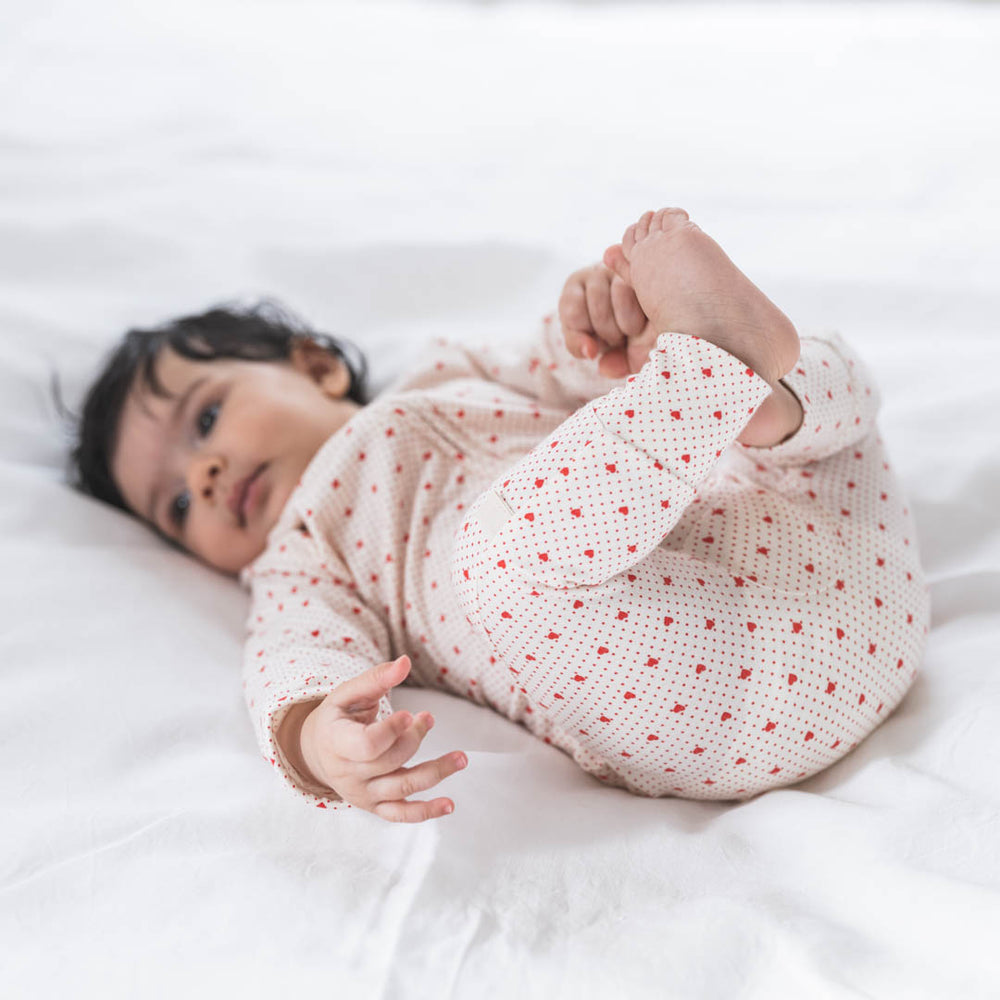 That's Mine Elliotte onesie - Lots of love red - 48% Organic cotton / 47% Modal / 5% Elastane Buy Tøj||Overdele||Onesies||Summer Sale||Alle||Basics||Udsalg - tøj||Forår og sommer 2025||alt minus sløjfe||Spring25||Lots of love red||Udsalg - Forår & sommer '25||Summer Bundle||mette-sale here.