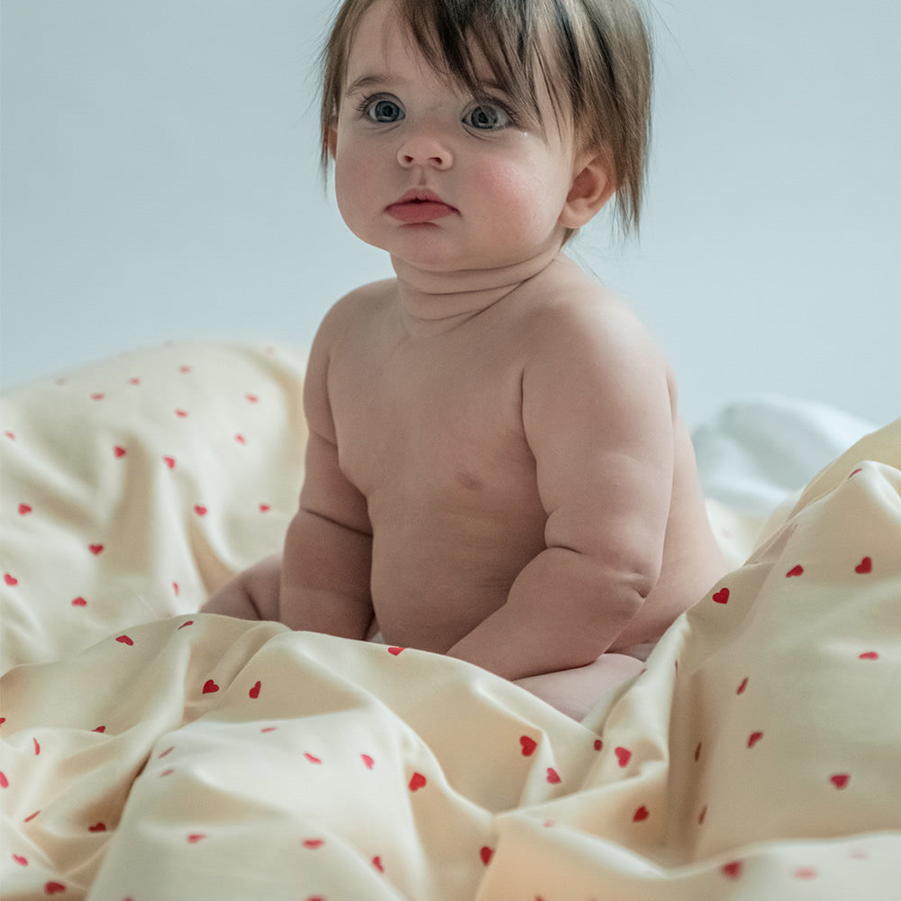 Levi bedding - Love dust red