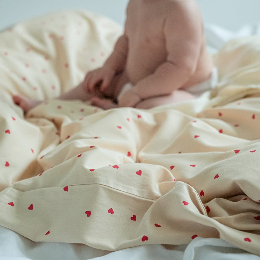 Levi bedding - Love dust red