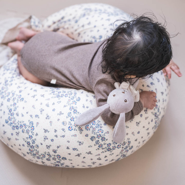 Moon nursing pillow - Sprinkles hearts off white