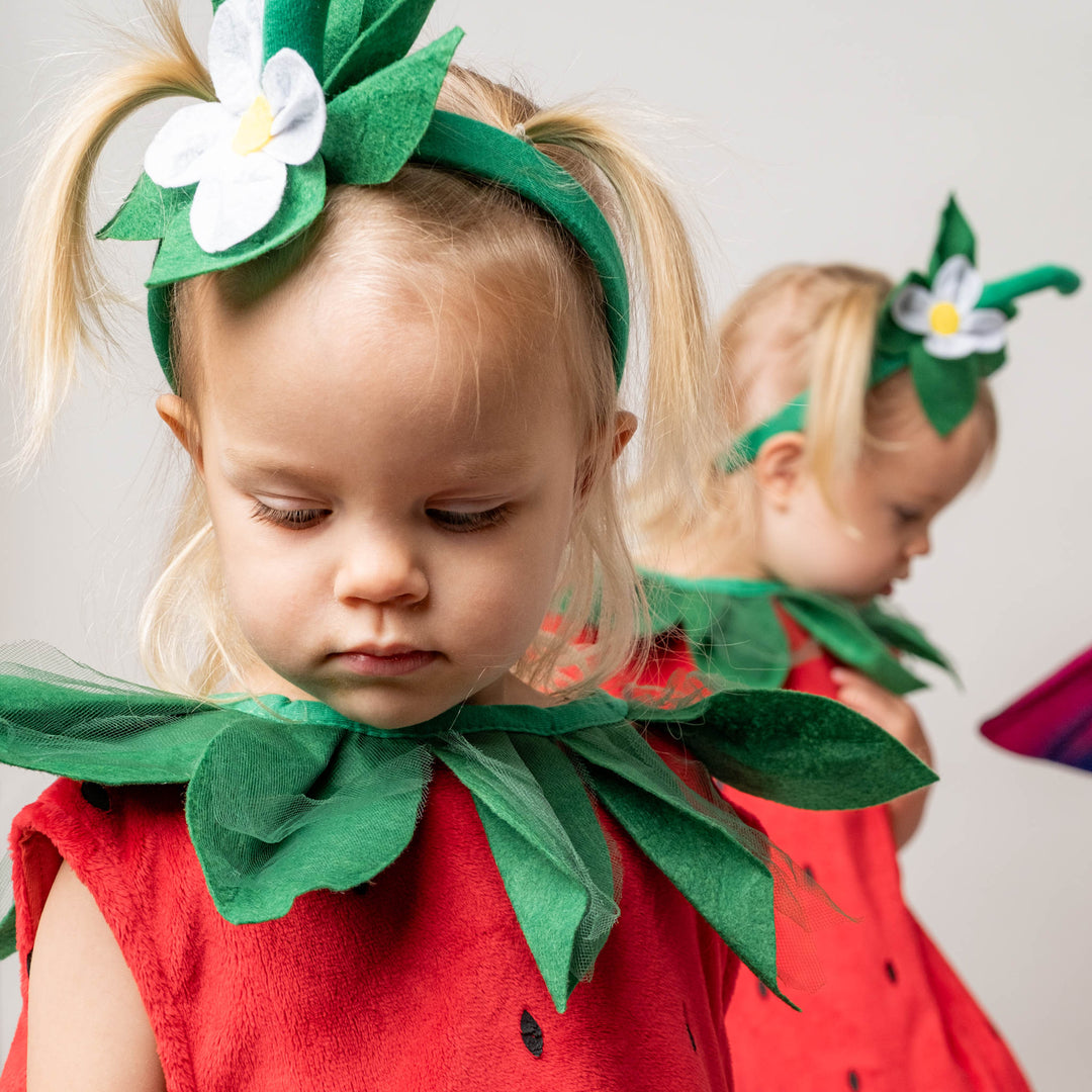 That's Mine Livia jordbærkostume - Goji berry - Shell : 100% polyester / Lining: 100% cotton / Padding: 100% polyester Buy Legetid||Kostumer||personale||New in for the girls||SS26 here.