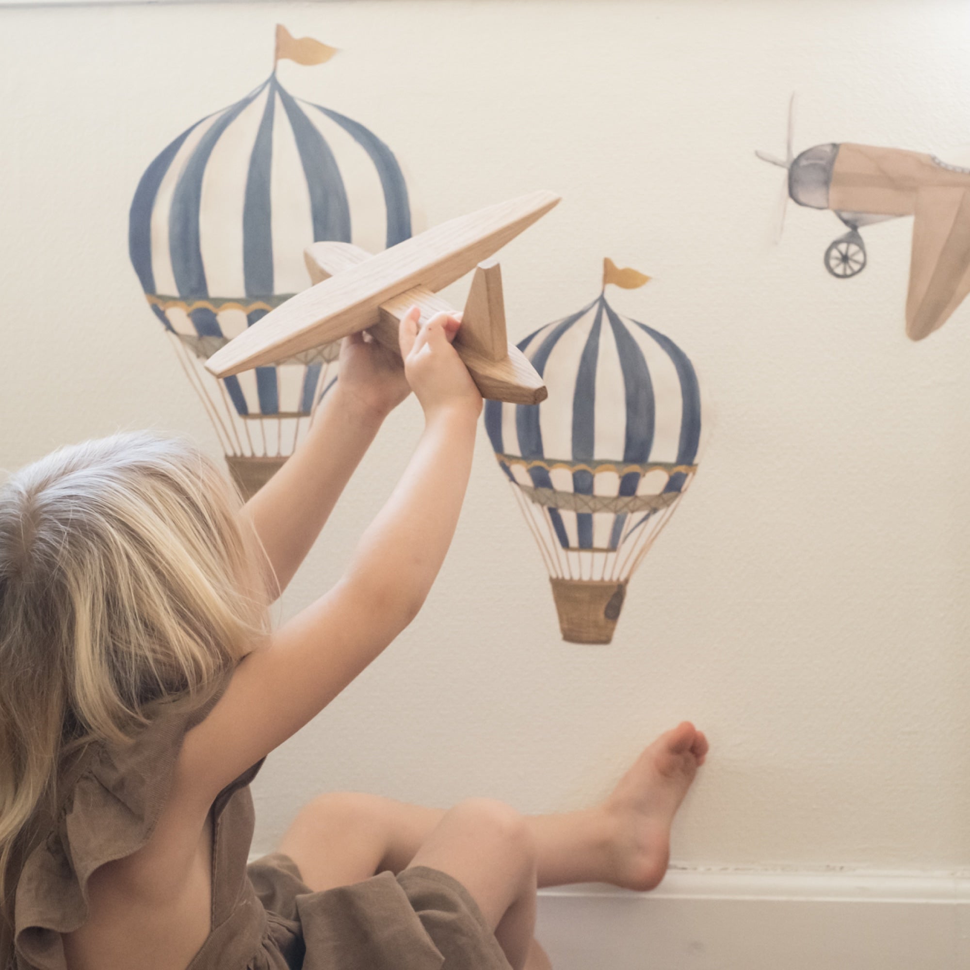That's Mine Wallsticker Retro air balloon large blue - Blue - 100% Textile foil Buy Bolig & udstyr||Børneværelset||Wallstickers||Alle||personale||Influencer choice||Gaver mellem 200 - 499 kr.||alt minus sløjfe||Wallstickers - flyvere og balloner||mette-sale here.